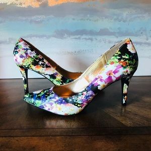 143 Girl Floral Pumps Size 10